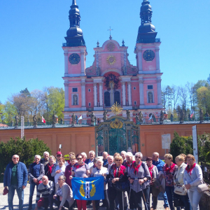 Przed Sanktuarium w Świętej Lipce